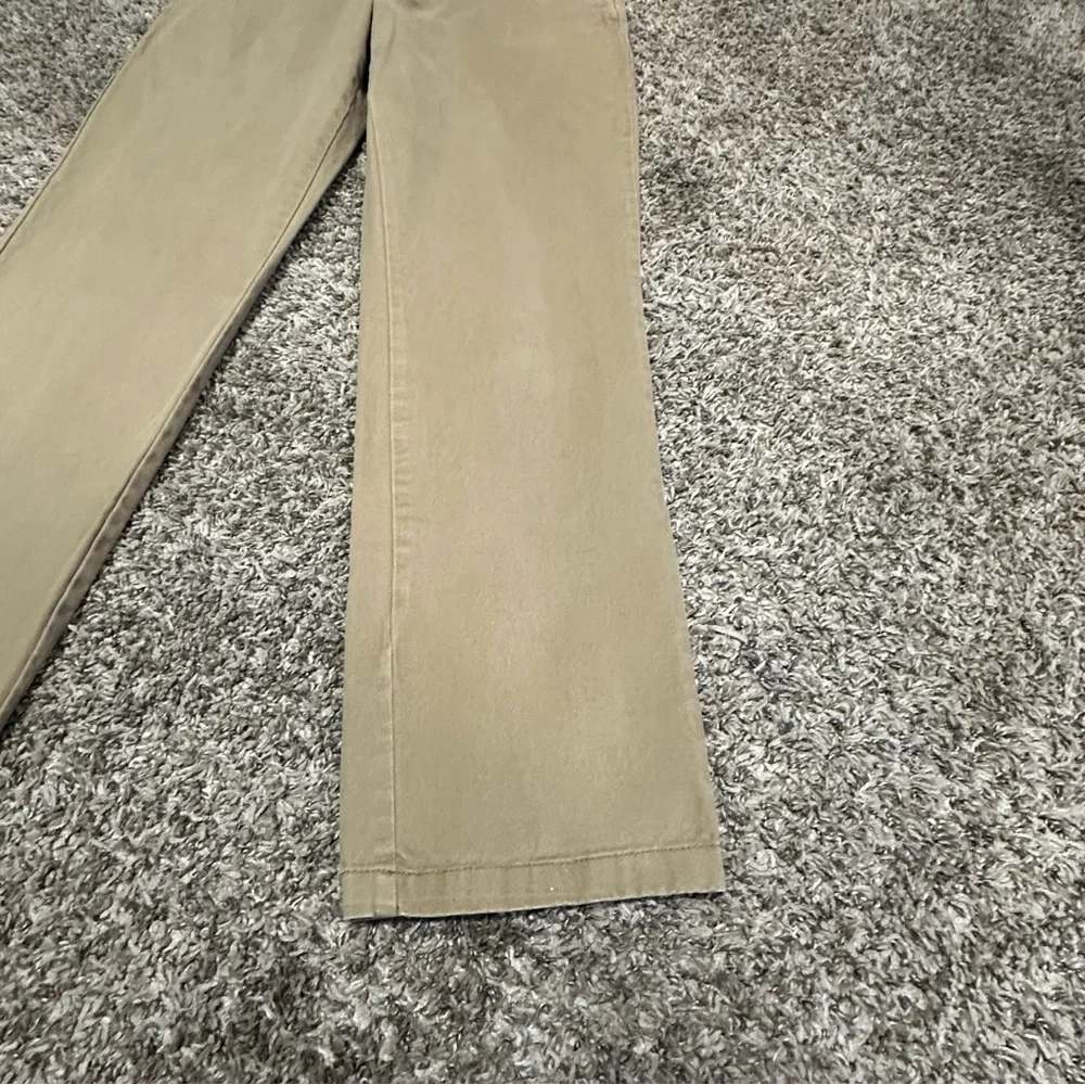 Old Navy men’s size 32/32 slim‎ fit built-in flex khakis